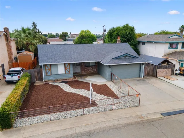 a house that has a lot of windows on it
