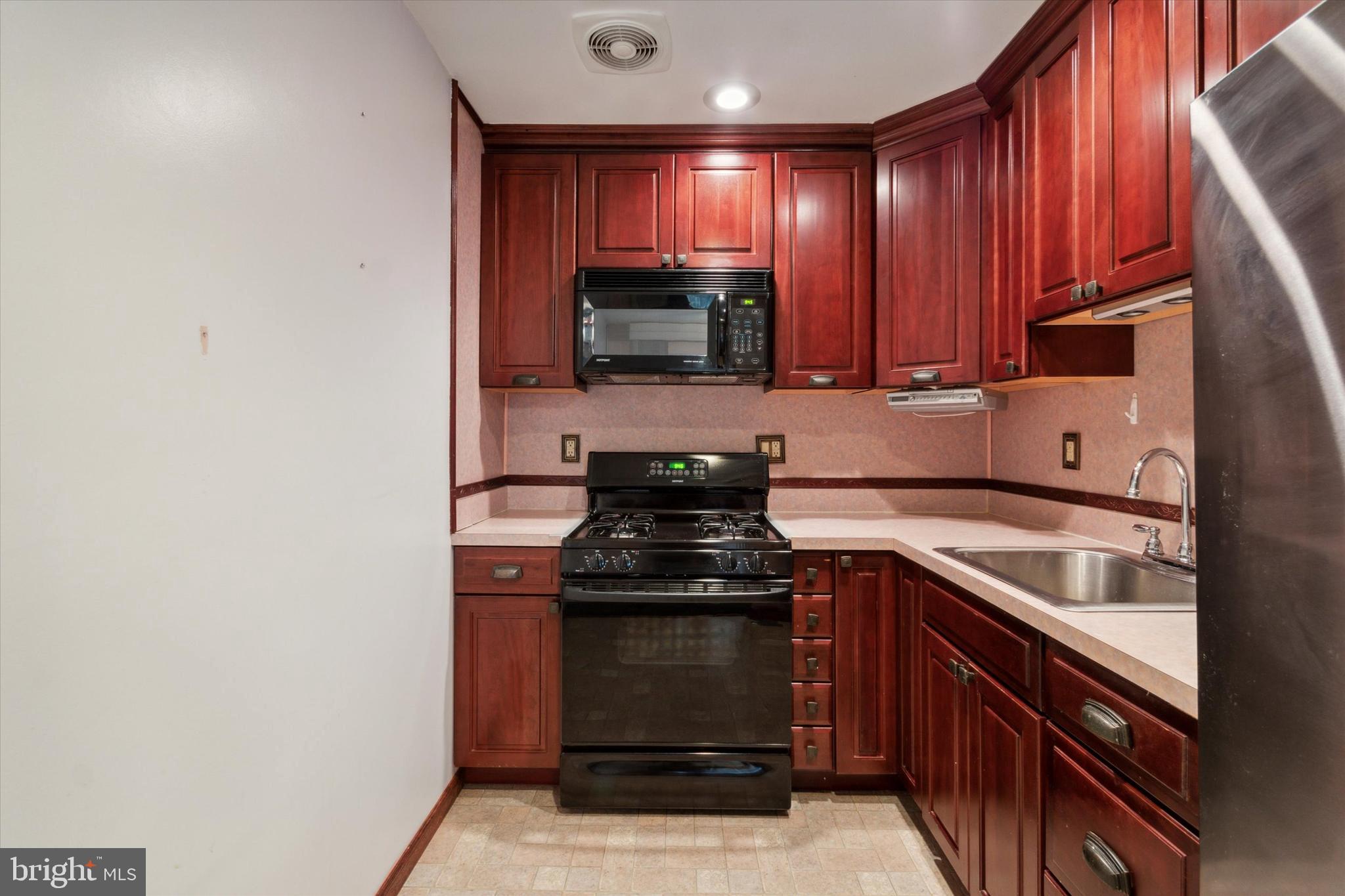 3241 Tara Road Philadelphia, PA 19154 - Photo 3 of 14