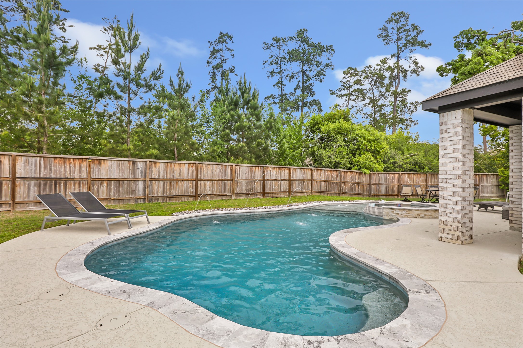 527 Chestnut Reef Court Conroe, TX 77304 - Photo 33 of 40 a view of outdoor space and swimming pool