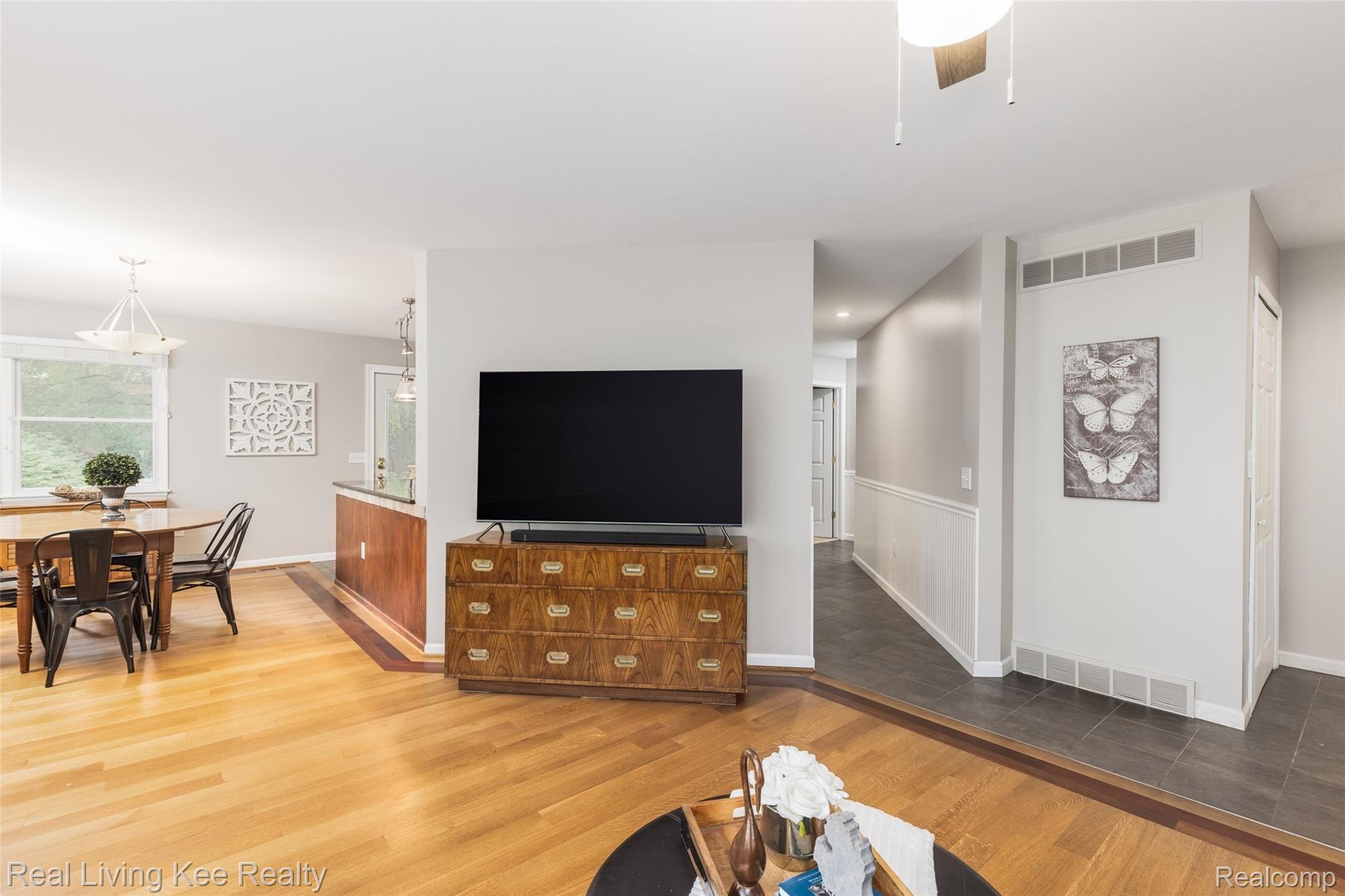 509 Driftwood Avenue Rochester, MI 48307 - Photo 9 of 48 509 Driftwood -7.jpg