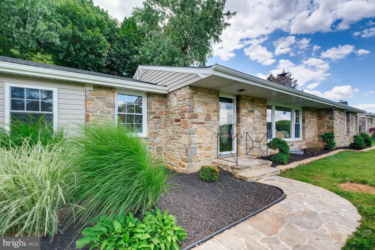 549 Valley View Road Baltimore, MD 21286 - Photo 4 of 30 Exterior (Front)