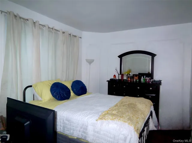 $699,900 | 1719 Bussing Avenue | Wakefield