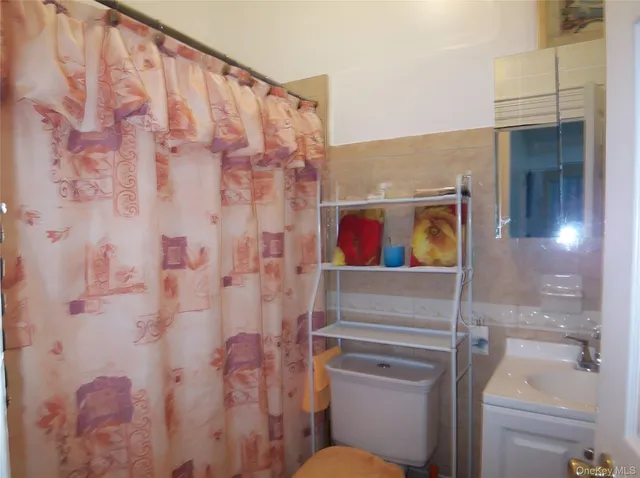 $699,900 | 1719 Bussing Avenue | Wakefield