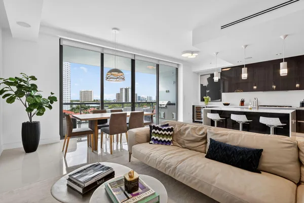 $1,850,000 | 3250 Northeast 188th Street, Unit 706, Aventura, FL 33180
