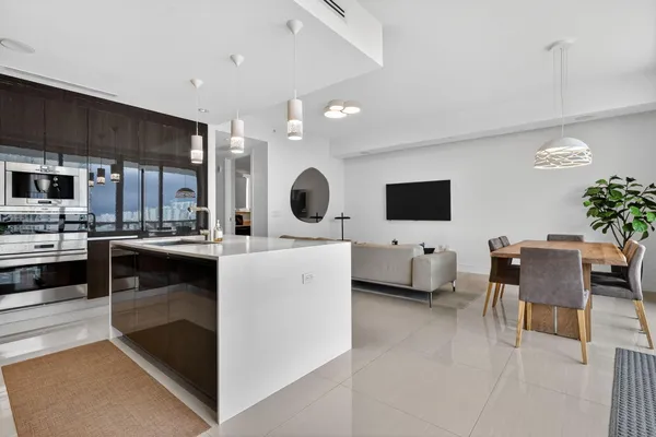 $1,850,000 | 3250 Northeast 188th Street, Unit 706, Aventura, FL 33180