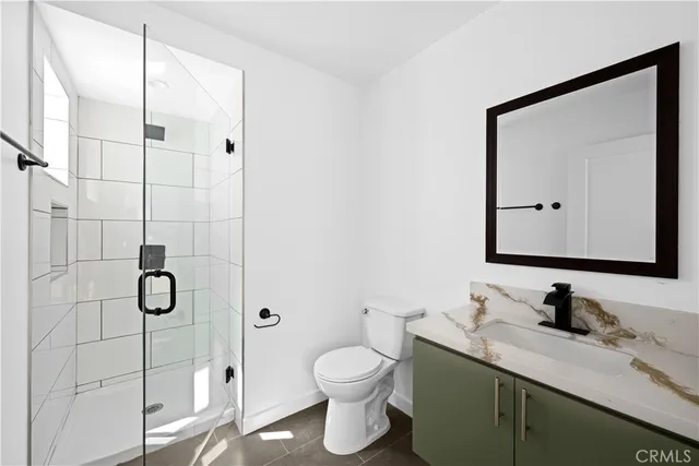 $3,895 | 6830 Hazeltine Avenue, Unit 2, Van Nuys, CA 91405