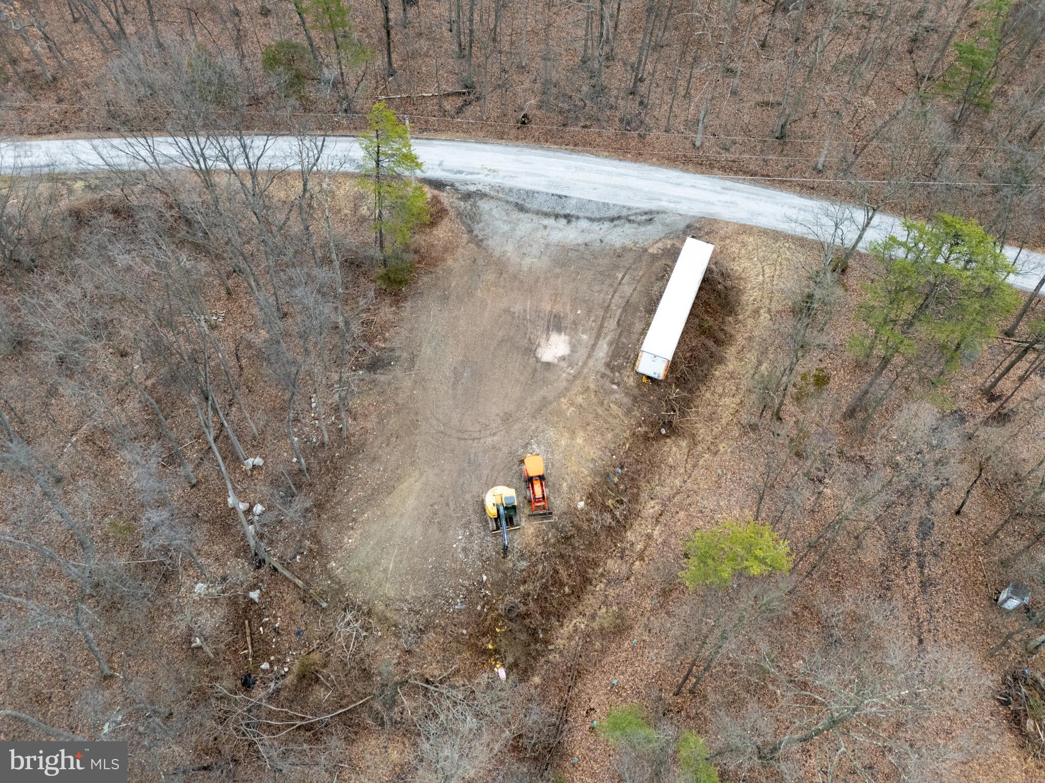 138 South Peiffer Road Wellsville, PA 17365 - Photo 7 of 14 a backyard of a house