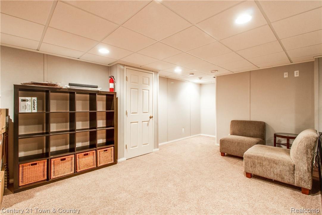 2153 Alsdorf Avenue Rochester, MI 48309 - Photo 37 of 48 INTERIORS (39 of 44).jpg