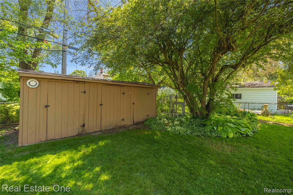 2209 Ridgemont Road Grosse Pointe Woods, MI 48236 - Photo 41 of 44