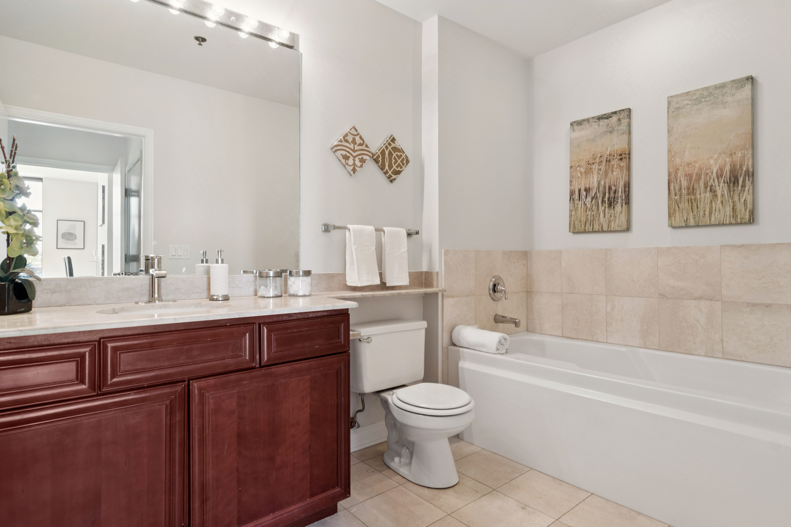 1322 South Prairie Avenue, Unit 801 Chicago, IL 60605 - Photo 13 of 24 a bathroom with a sink a toilet and bathtub