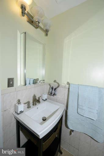 2309 3rd Street Northeast Washington, DC 20002 - Photo 11 of 17 Bath