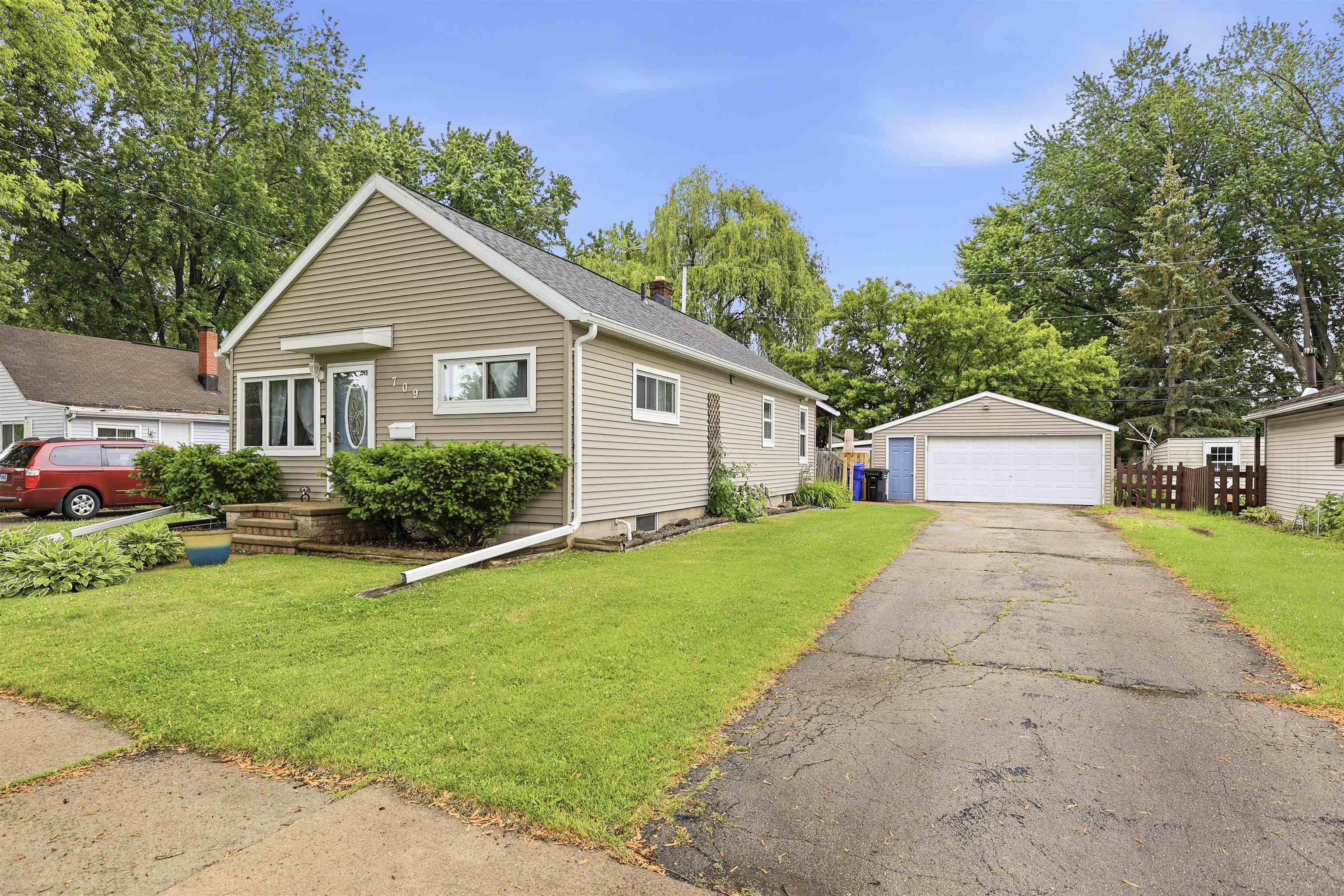 709 East Goodall Street Appleton, WI 54915 - Photo 23 of 28