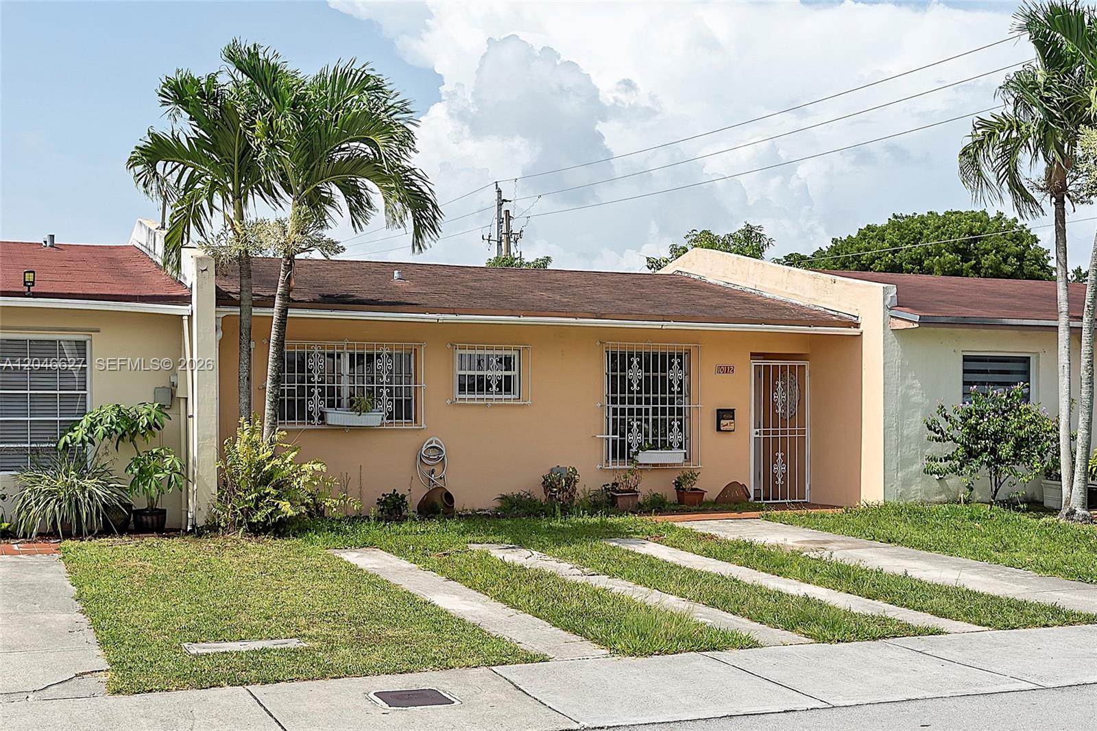 10112 Southwest 23rd Street Miami, FL 33165 - Photo 2 of 32