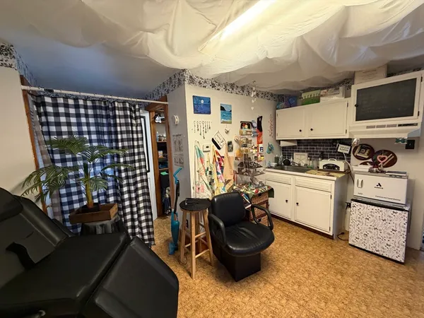$350,000 | 30 Mohawk Trail, Greenfield, MA 01301