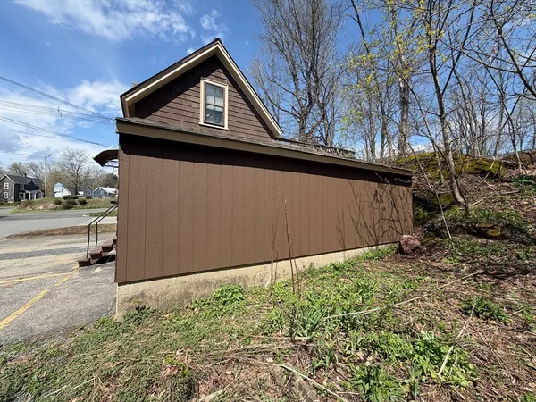 $350,000 | 30 Mohawk Trail, Greenfield, MA 01301