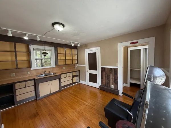 $350,000 | 30 Mohawk Trail, Greenfield, MA 01301