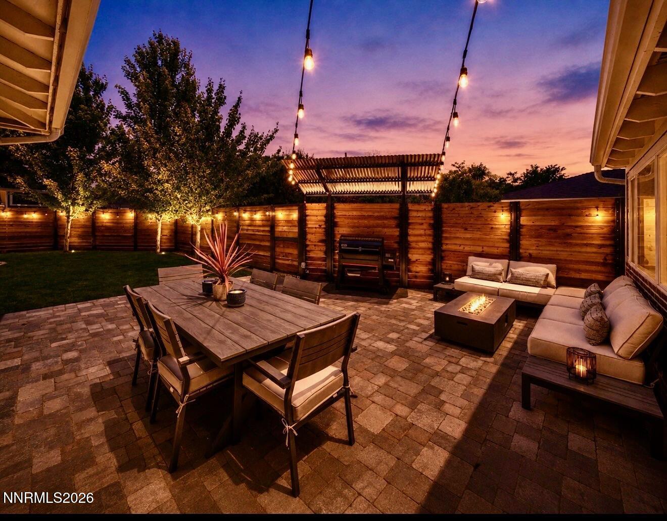 275 Hillcrest Drive Reno, NV 89509 - Photo 35 of 68 275 Hillcrest- Backyard 1 lite