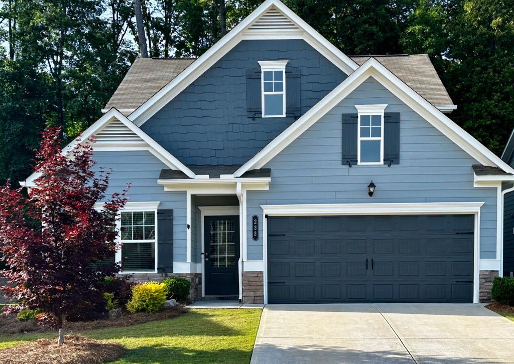 a view of a small house with yard