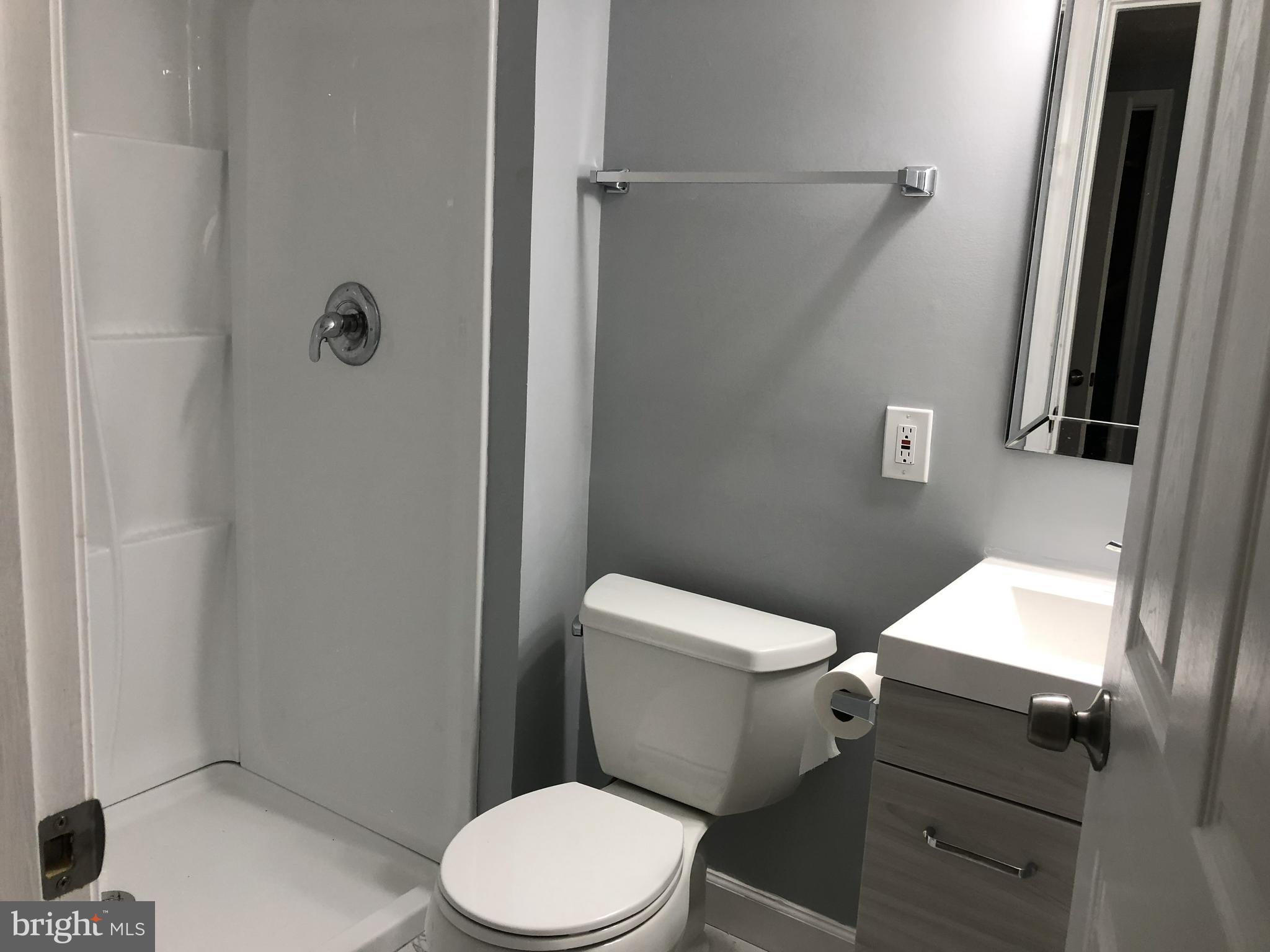 301 Nicholson Road Baltimore, MD 21221 - Photo 14 of 30 Bath