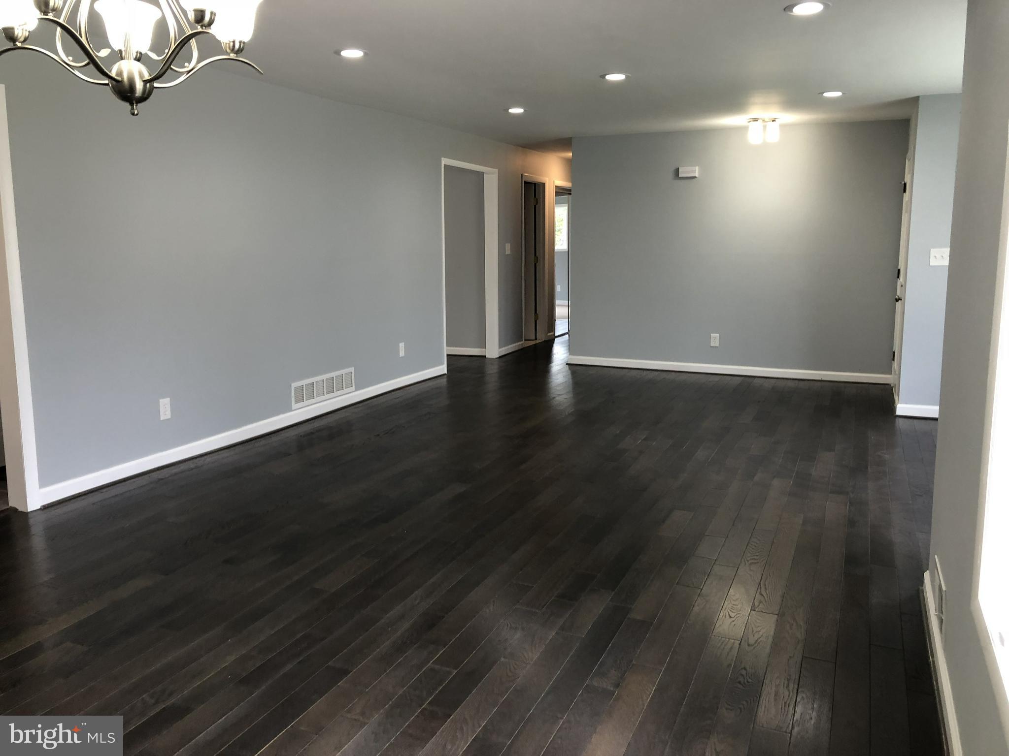 301 Nicholson Road Baltimore, MD 21221 - Photo 4 of 30 Living Room