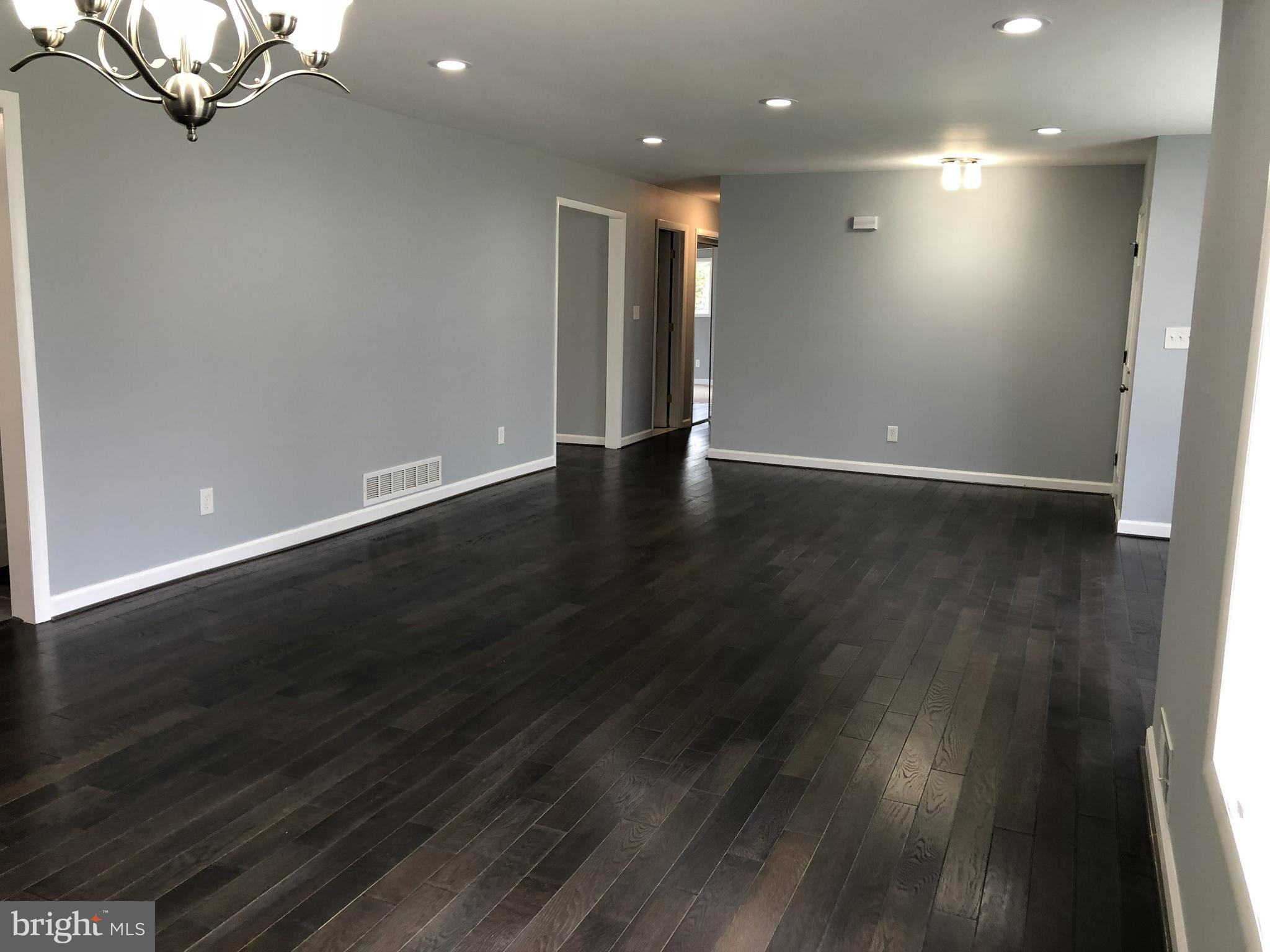301 Nicholson Road Baltimore, MD 21221 - Photo 5 of 30 Living Room