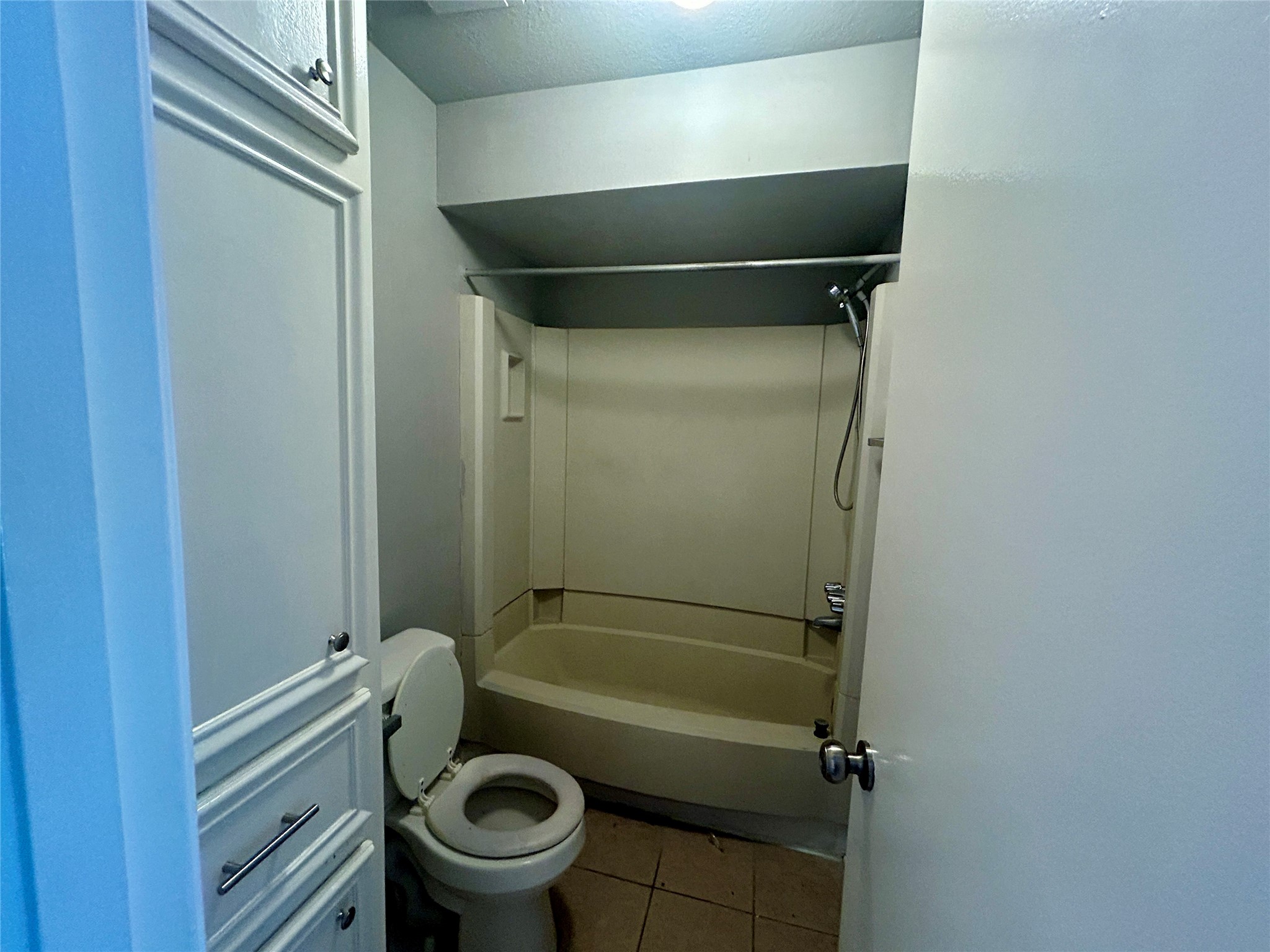 2510 Knollbrook Lane Spring, TX 77373 - Photo 20 of 24 a bathroom with a sink a toilet and shower