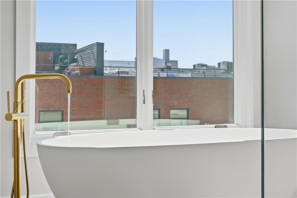 443 Walnut Street Sewickley, PA 15143 - Photo 31 of 50 An oversized solid-surface designer soaking tub.
