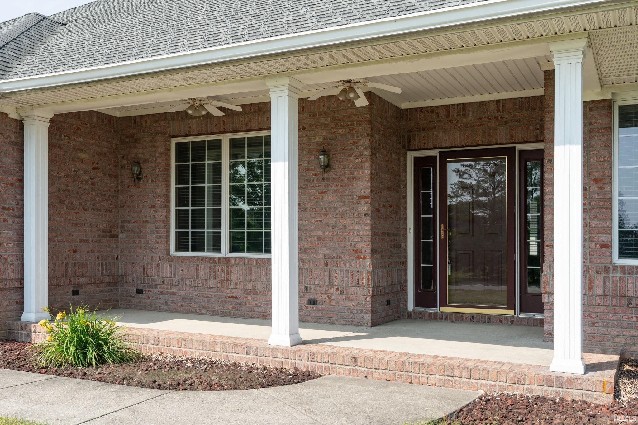 1702 Timber Valley Court Kokomo, IN 46902 - Photo 4 of 36