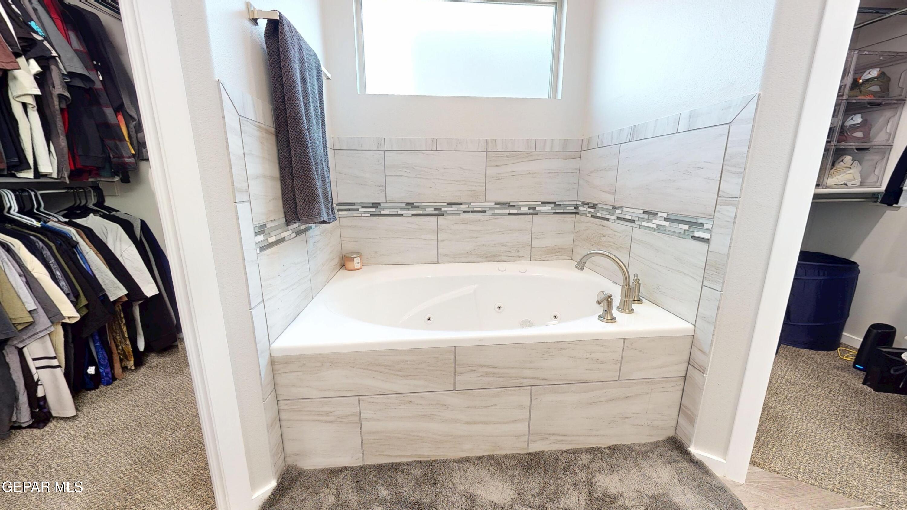 219 Notts Way El Paso, TX 79928 - Photo 21 of 35 a bathroom with a bathtub