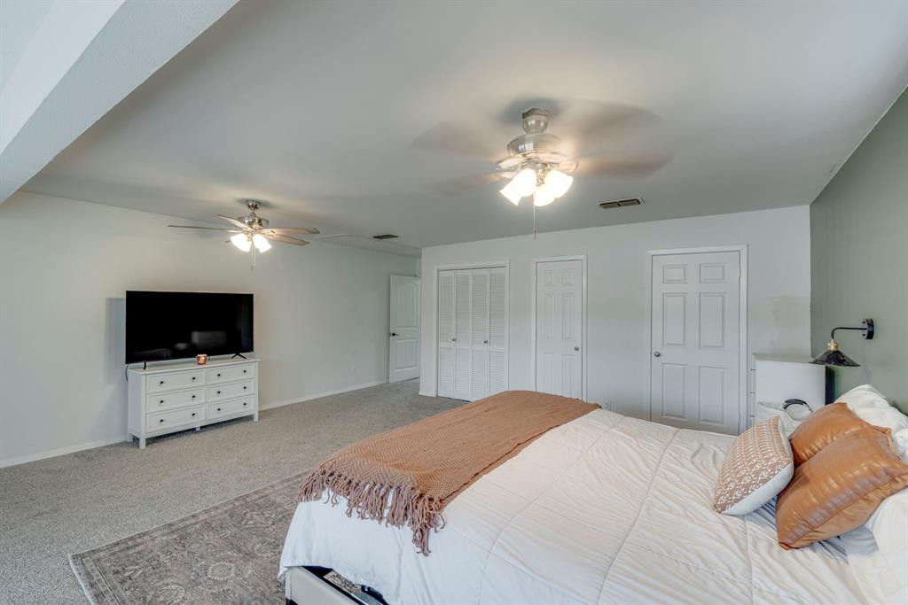 1425 Ridgecrest Drive Midlothian, TX 76065 - Photo 12 of 33 Ceiling fans add to the comfot.