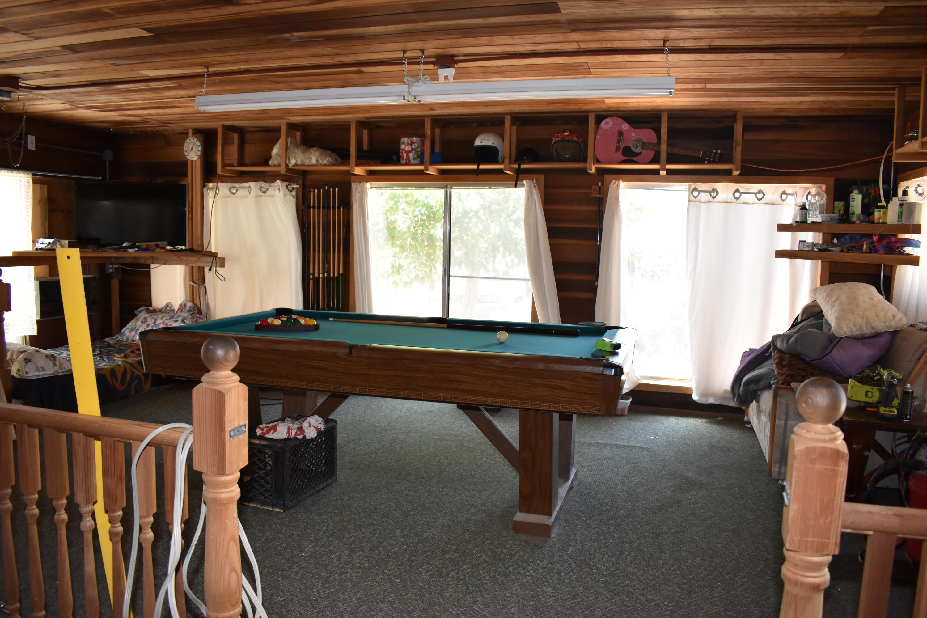 6293 Backus Road Mojave, CA 93501 - Photo 15 of 35 a room with musical instruments