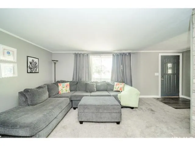 $279,900 | 953 Earl Drive, Upland, IN 46989