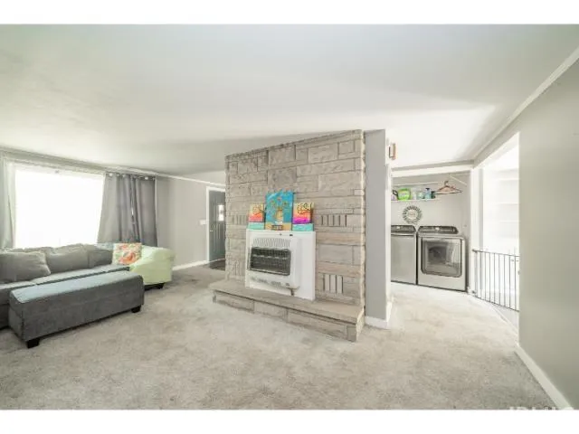 $279,900 | 953 Earl Drive, Upland, IN 46989