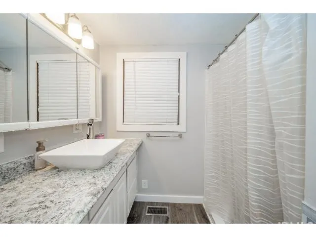 $279,900 | 953 Earl Drive, Upland, IN 46989