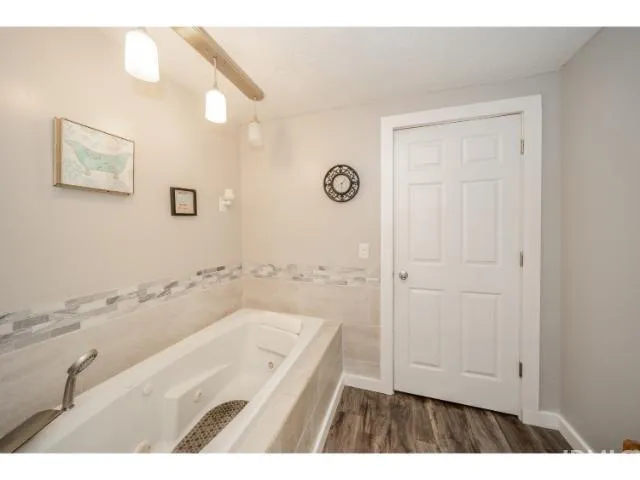 $279,900 | 953 Earl Drive, Upland, IN 46989