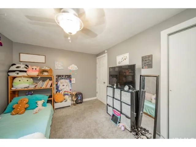 $279,900 | 953 Earl Drive, Upland, IN 46989