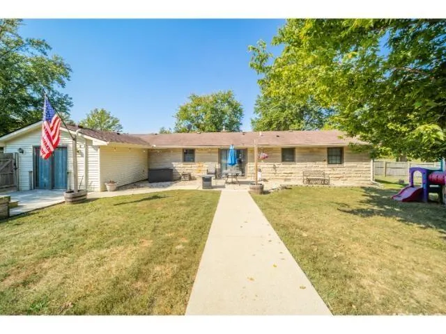 $279,900 | 953 Earl Drive, Upland, IN 46989