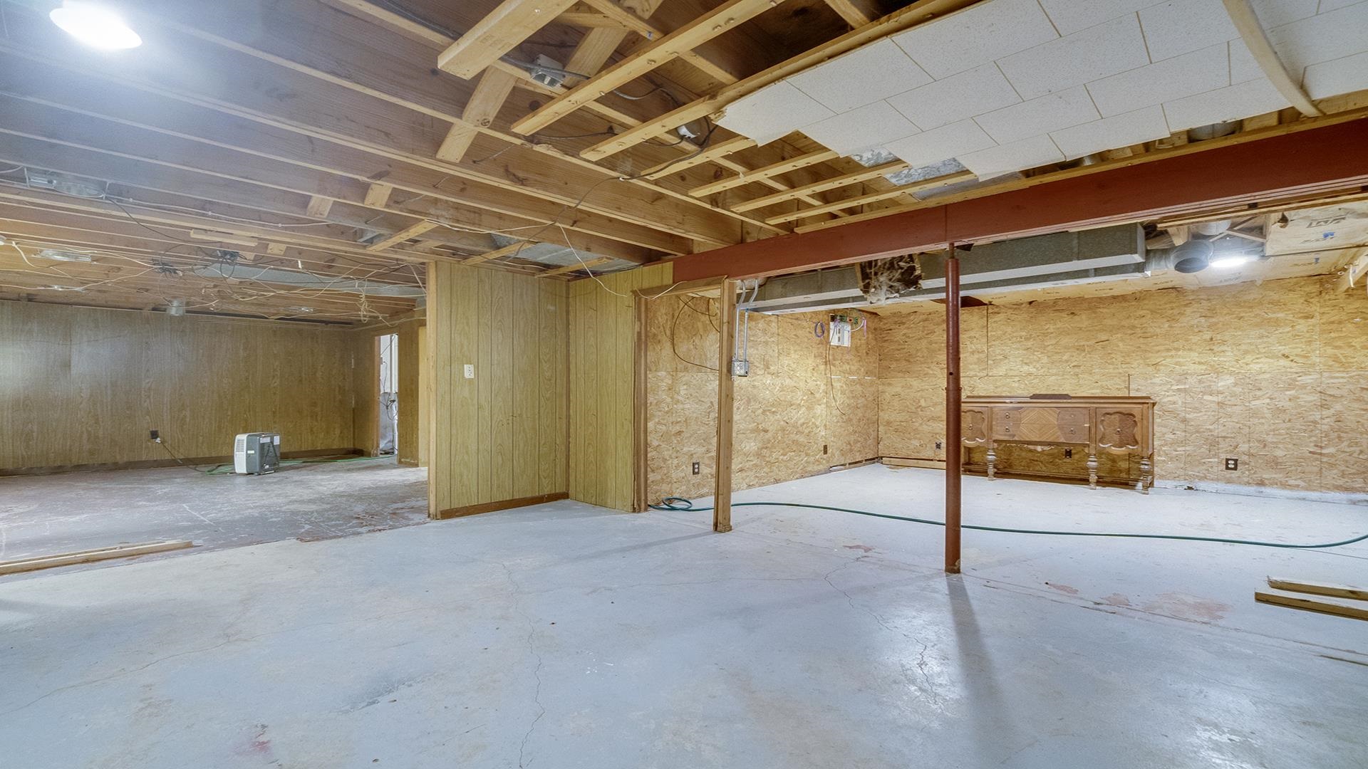345 Irene Avenue Rochelle, IL 61068 - Photo 19 of 27 a view of an empty room