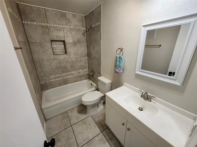 $265,000 | 713 Cain Drive, Lake Dallas, TX 75065