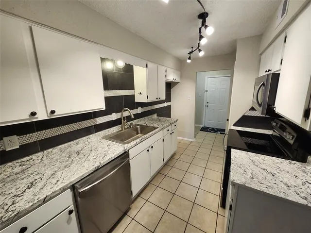 $265,000 | 713 Cain Drive, Lake Dallas, TX 75065