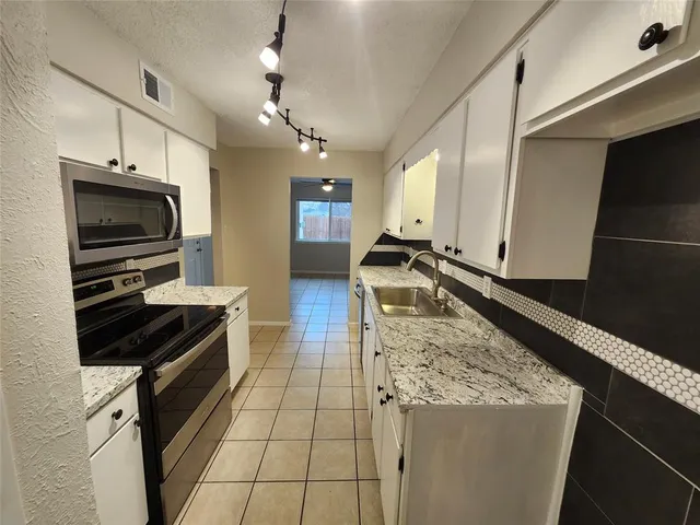 $265,000 | 713 Cain Drive, Lake Dallas, TX 75065