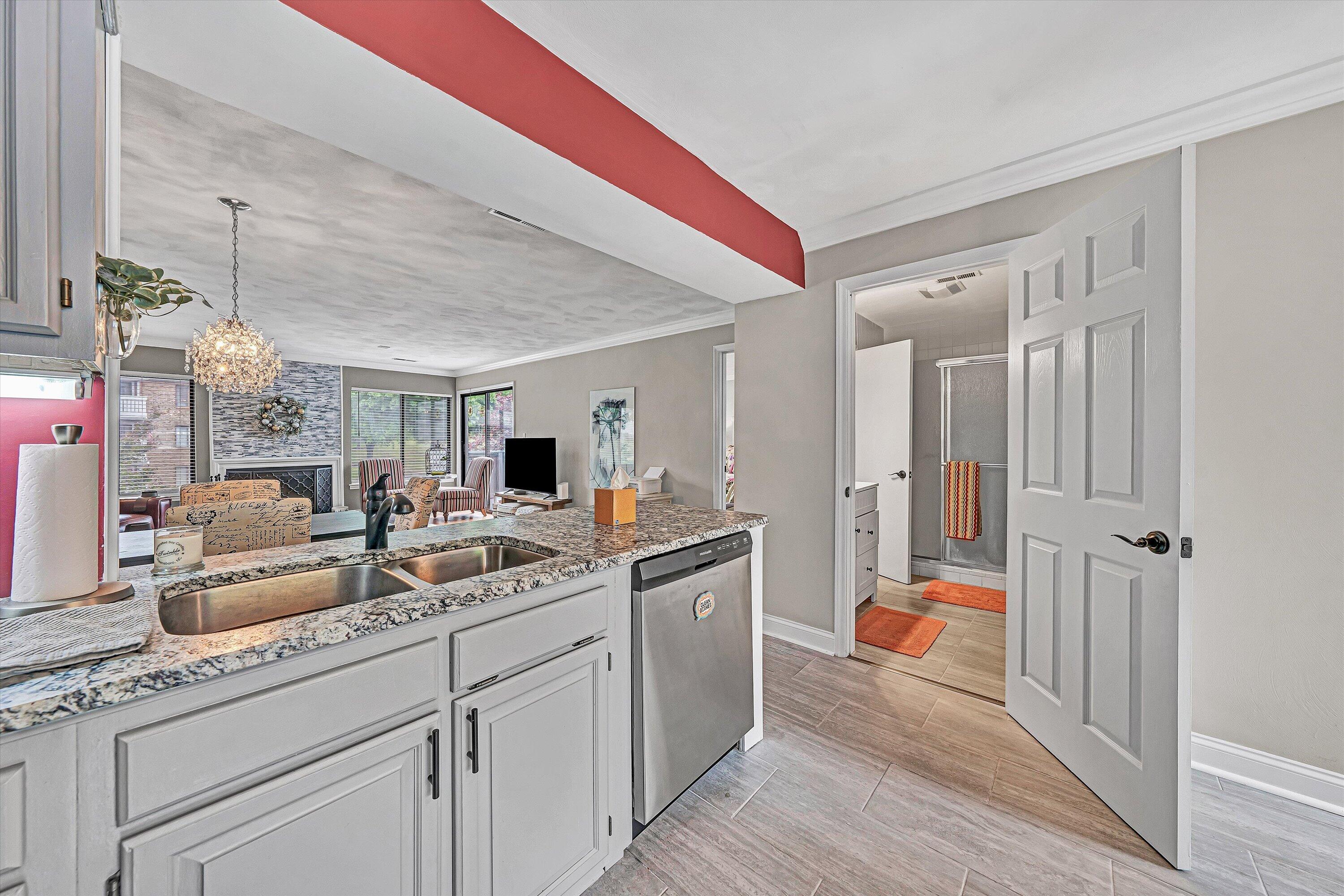 2428 Post Oak Road, Unit 2428 Salem, VA 24153 - Photo 11 of 27 11-DSC00130