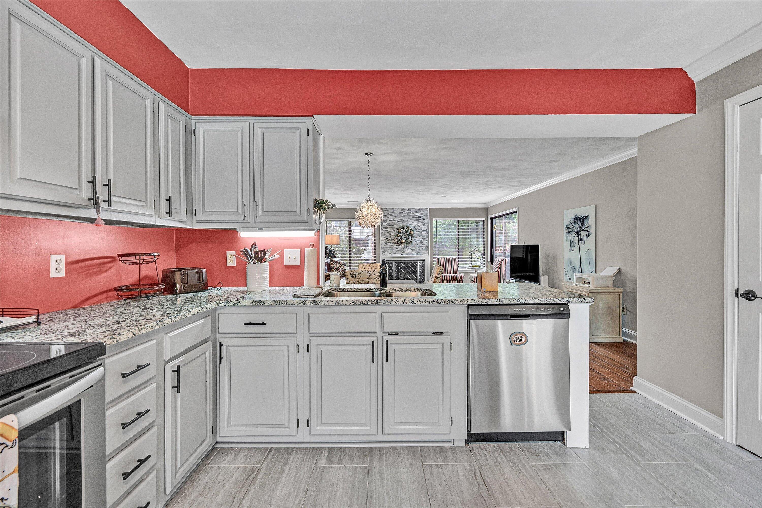 2428 Post Oak Road, Unit 2428 Salem, VA 24153 - Photo 9 of 27 09-DSC00124
