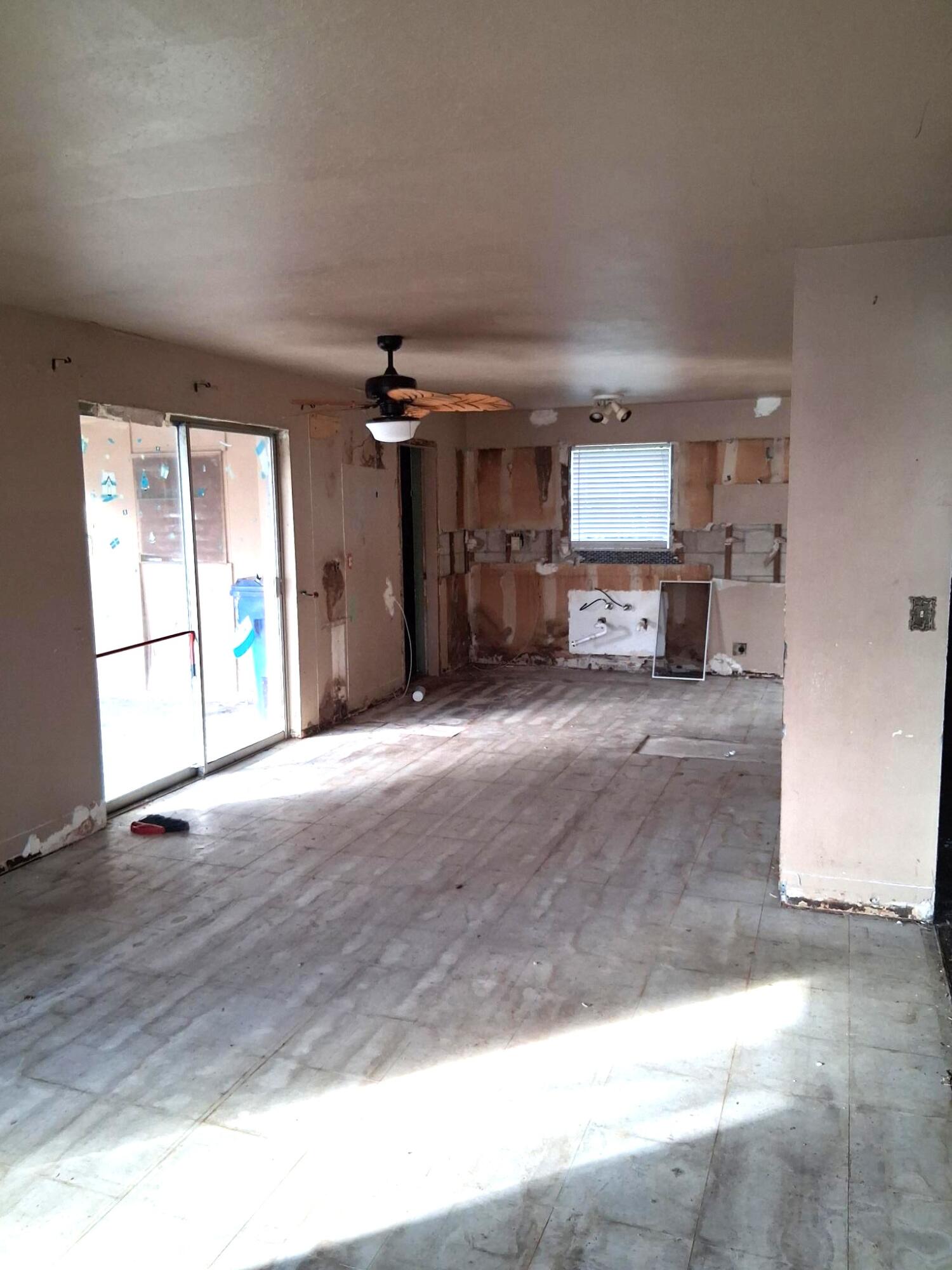 1240 West 33rd Street Riviera Beach, FL 33404 - Photo 3 of 6 1240 W 33rd liv din & kitch