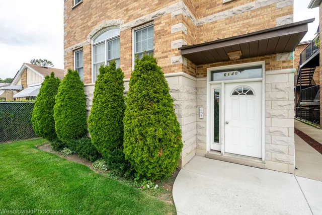 $449,900 | 6140 West Gunnison Street, Unit 3, Chicago, IL 60630