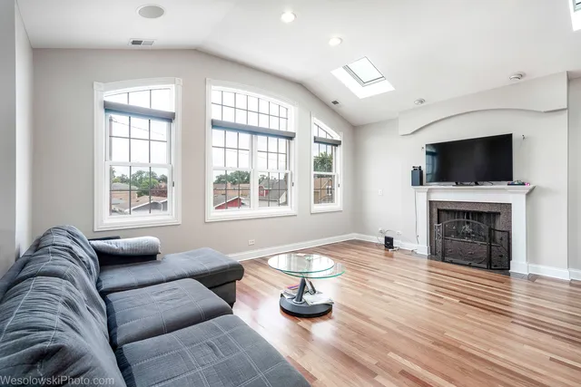 $449,900 | 6140 West Gunnison Street, Unit 3, Chicago, IL 60630