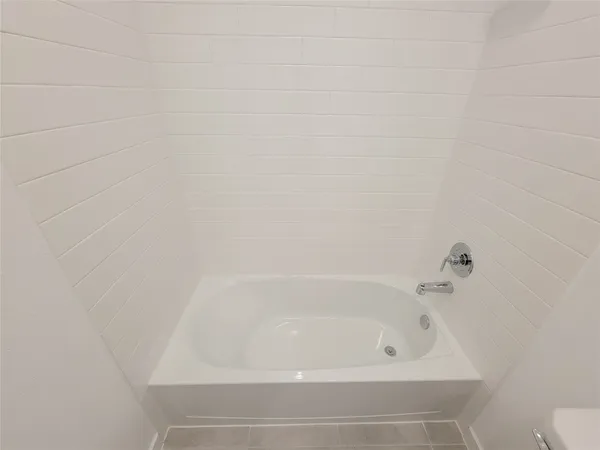 $2,795 | 17850 Aile Pierre Pass, Conroe, TX 77302