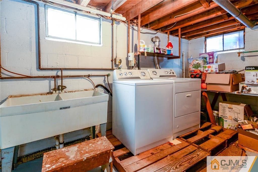 16 Stockton Road New Brunswick, NJ 08901 - Photo 22 of 25 a utility room with dryer and washer