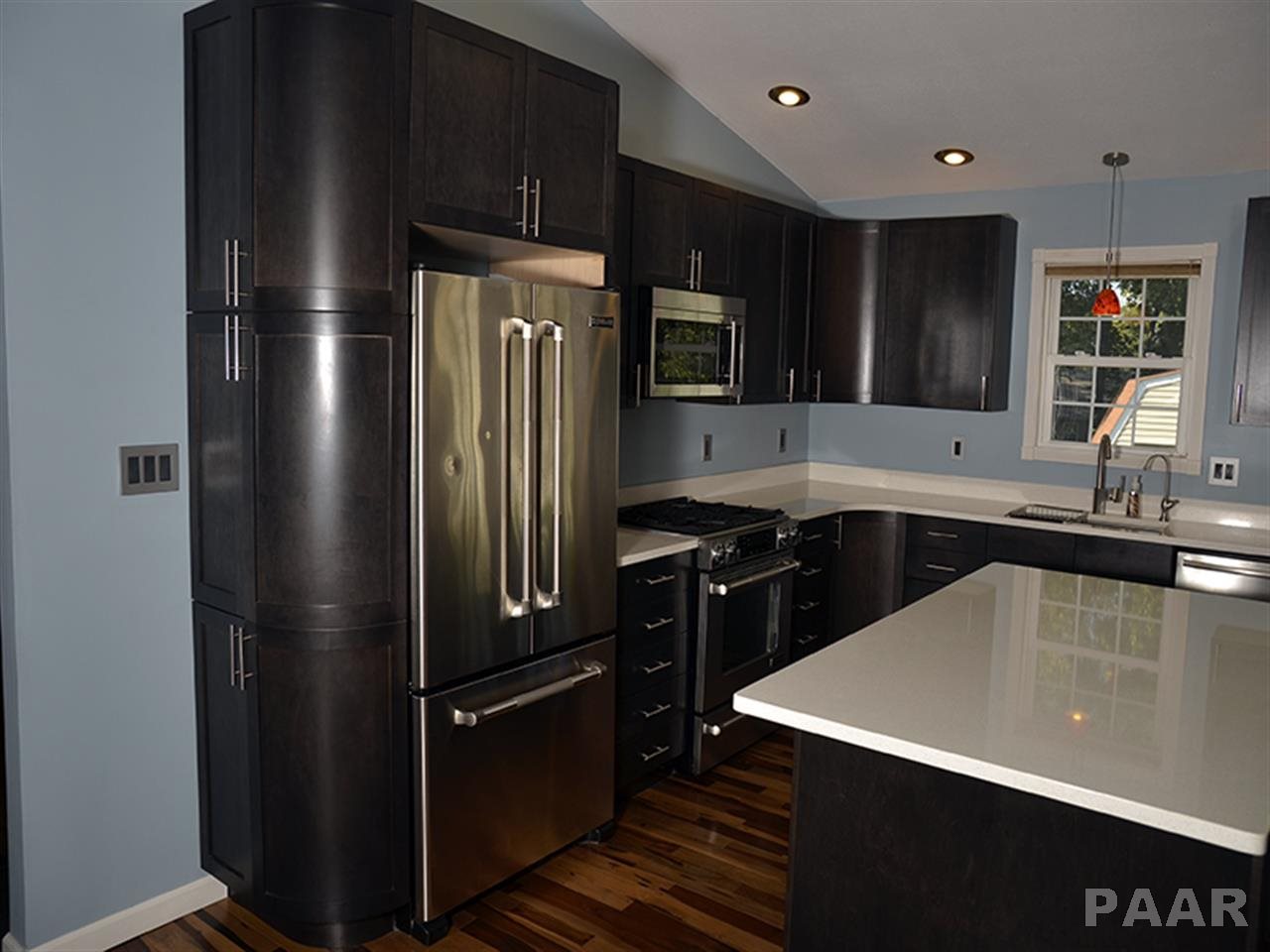 411 Sangamon Road Marquette Heights, IL 61554 - Photo 6 of 28 Gallery Image 6
