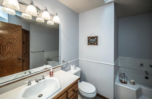 $469,990 | 409 Willow Street, Farmington, MN 55024